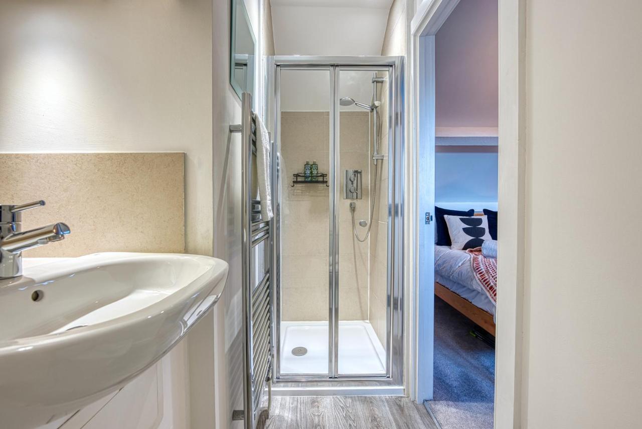 Ashcroft Loft By Timeless Stays - Stunning 3 Bedroom, 2 Bathrooms, Charming Central Apartment Featuring A Balcony Cirencester Exteriér fotografie