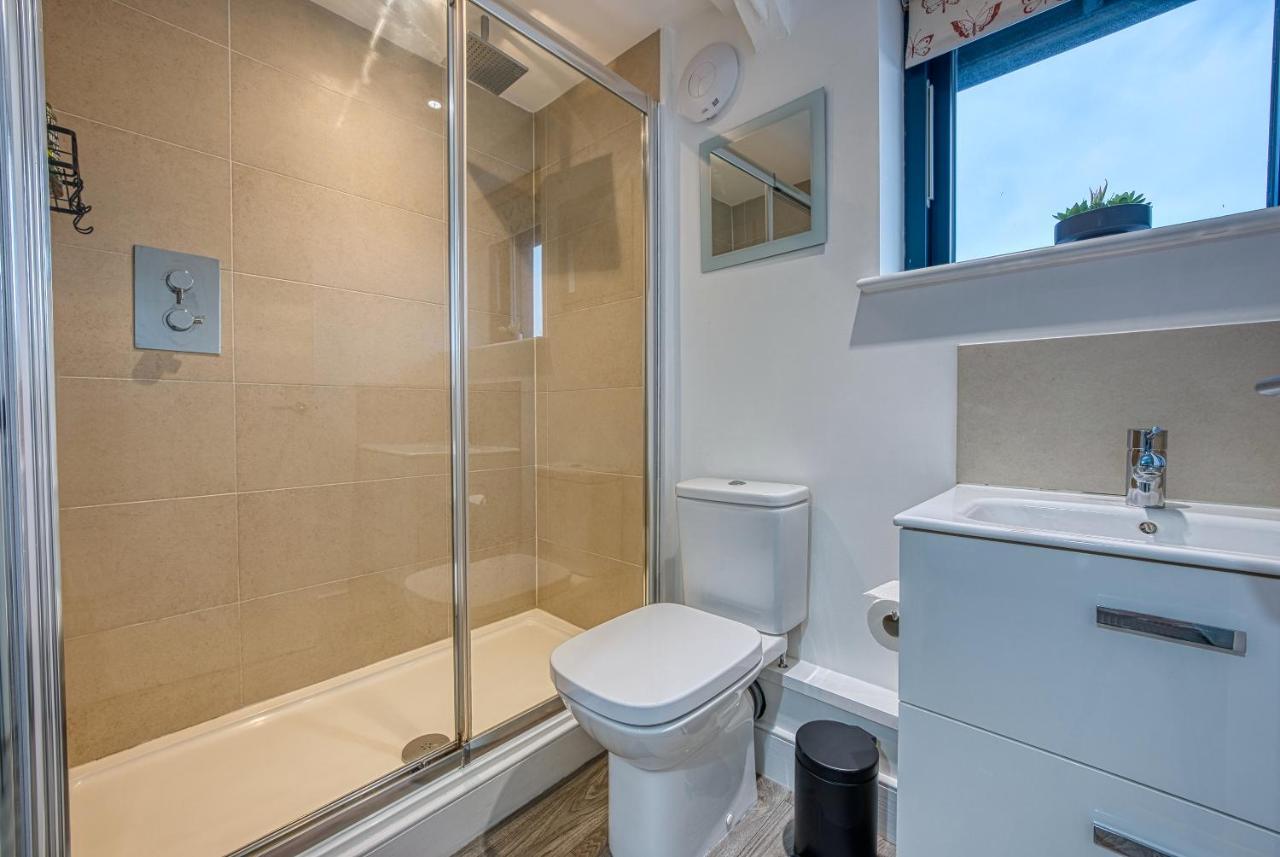 Ashcroft Loft By Timeless Stays - Stunning 3 Bedroom, 2 Bathrooms, Charming Central Apartment Featuring A Balcony Cirencester Exteriér fotografie