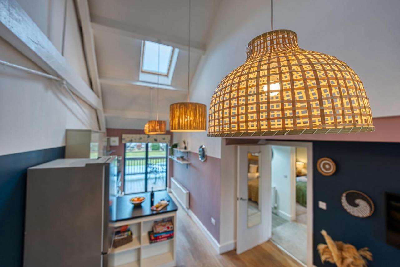 Ashcroft Loft By Timeless Stays - Stunning 3 Bedroom, 2 Bathrooms, Charming Central Apartment Featuring A Balcony Cirencester Exteriér fotografie