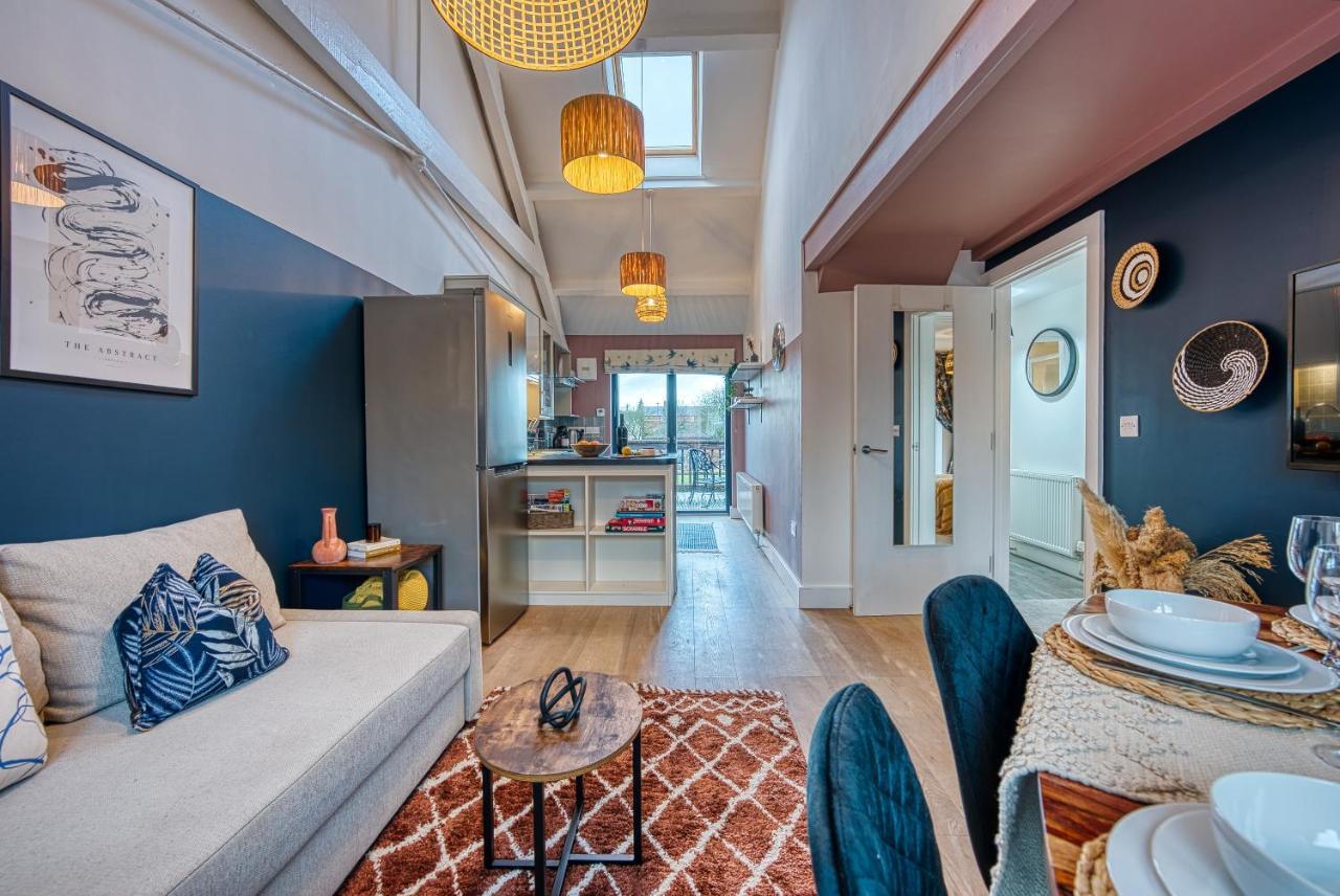 Ashcroft Loft By Timeless Stays - Stunning 3 Bedroom, 2 Bathrooms, Charming Central Apartment Featuring A Balcony Cirencester Exteriér fotografie