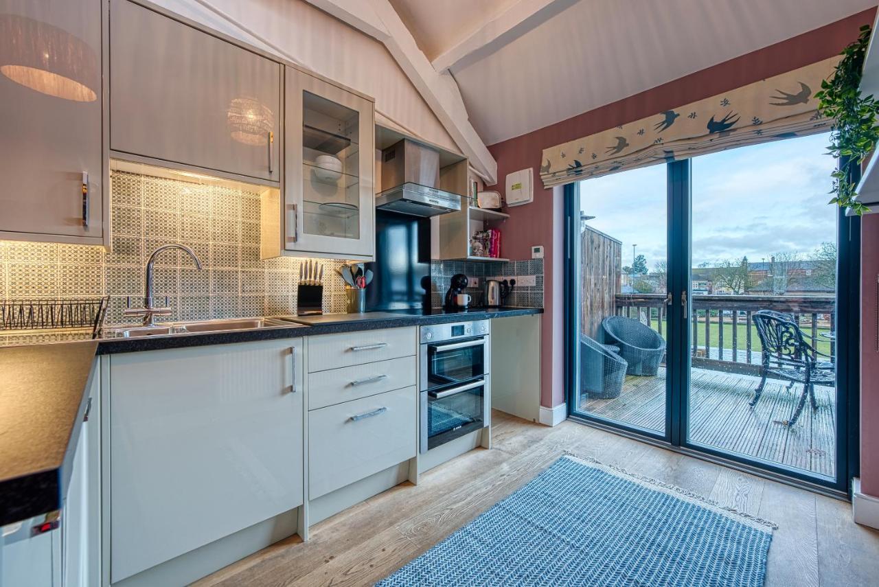 Ashcroft Loft By Timeless Stays - Stunning 3 Bedroom, 2 Bathrooms, Charming Central Apartment Featuring A Balcony Cirencester Exteriér fotografie