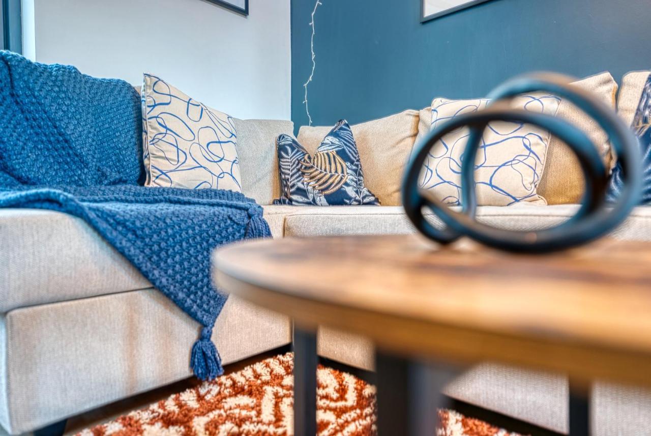 Ashcroft Loft By Timeless Stays - Stunning 3 Bedroom, 2 Bathrooms, Charming Central Apartment Featuring A Balcony Cirencester Exteriér fotografie
